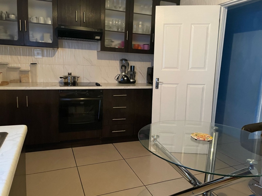 3 Bedroom Property for Sale in Molifi Tau Kloof Free State